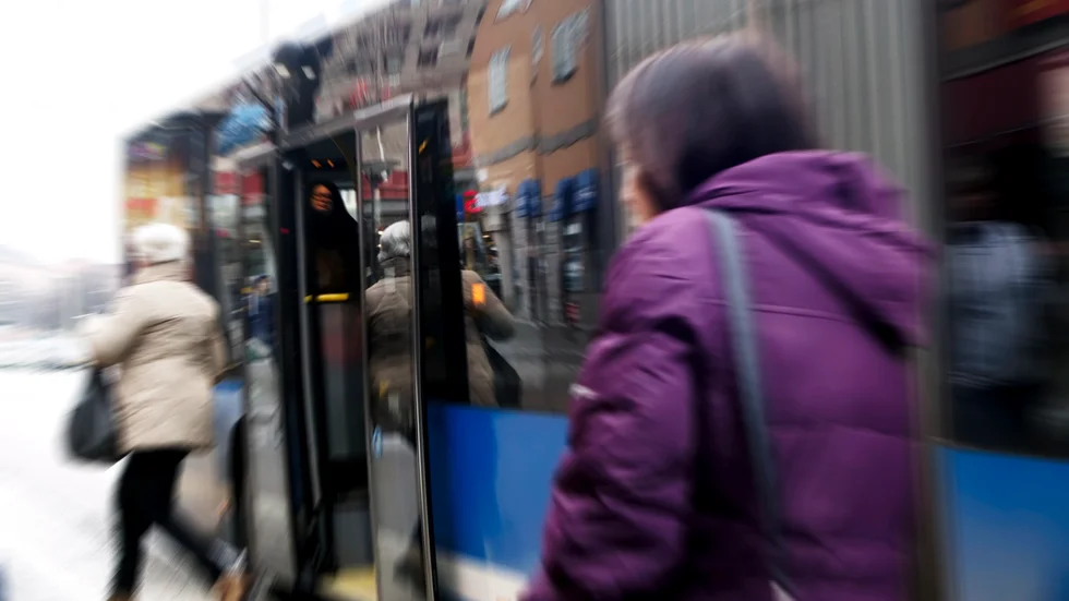 Östgötatrafikens bussförare kan neka passagerare att kliva ombord om det är för trångt ombord. I juli gick SL ut med krav om att få den lagliga rätten att avvisa resenärer. Arkivbild från Stockholms kollektivtrafik.