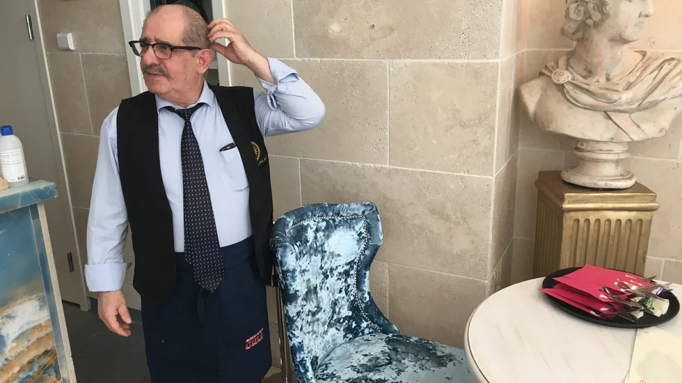 Trots det tuffa läget planerar Vergina Palace att lansera en ny meny till hösten med folkligare priser.