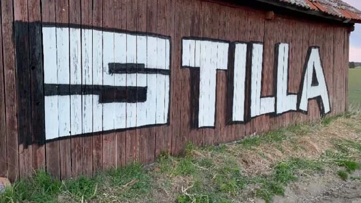 En man i 30-års åldern åtalas för skadegörelse efter att ha klottrat på en ladugård.