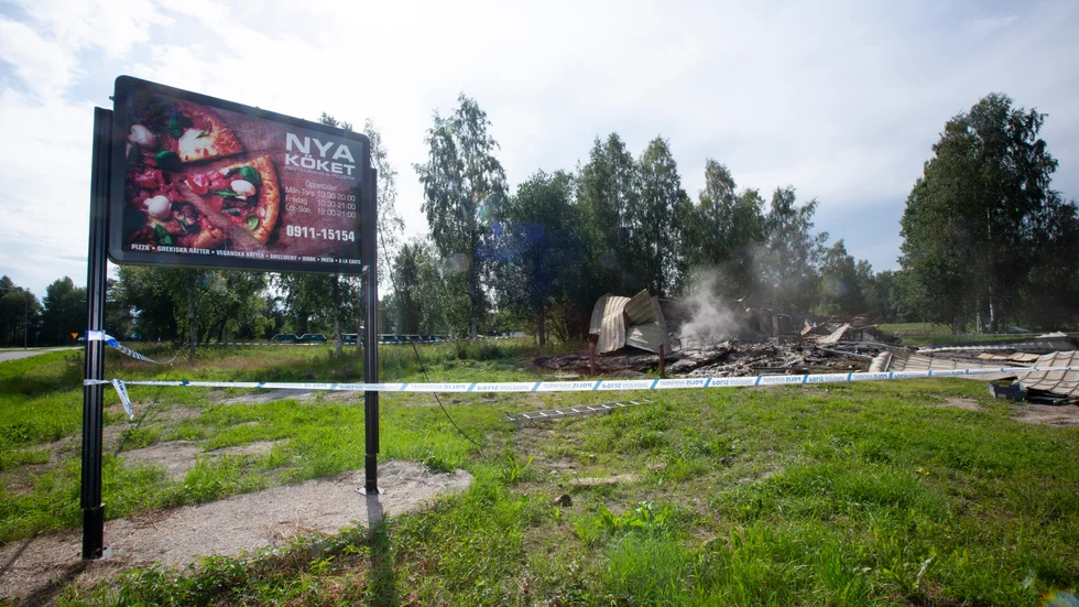 Den man i 30-årsåldern som begärs häktad på sannolika skäl misstänkt för mordbrand förnekar brott.