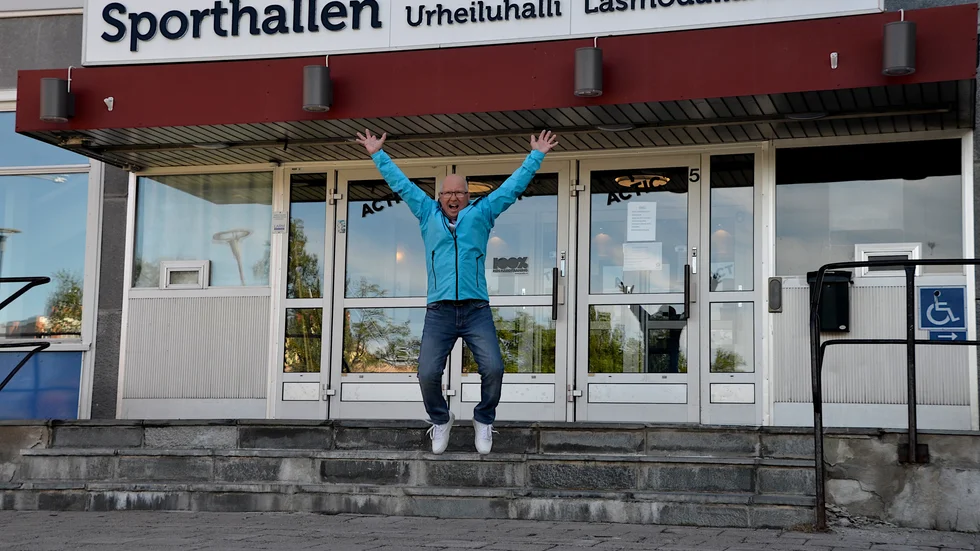 Med ett glädjande jobbliv på sporthallen i Kiruna bakom sig, så tar Ulf Pääjärvi skuttet ut i pension. 