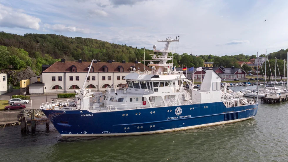 Resan för fartyget har varit allt annat än rak. Det ursprungliga kontraktet talade om leverans 2015. Fem år senare och mer än 50 miljoner dyrare ligger fartyget nu vid kaj i Göteborg. Men det kan ändå inte gå för egen maskin.