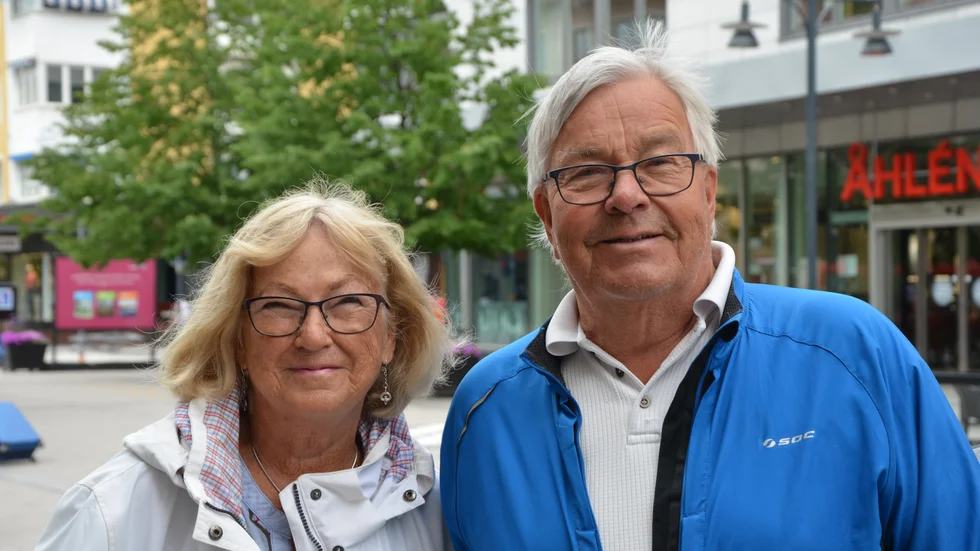 "Vi fick ha det fint ett tag men sen tog de slut. Det är tur det finns bra böcker" säger Birgit Jonsson.

"Vi får vara nöjda med det lilla vi har fått tycker jag. Vi måste ju leva med det" fortsätter Olle Wikström.