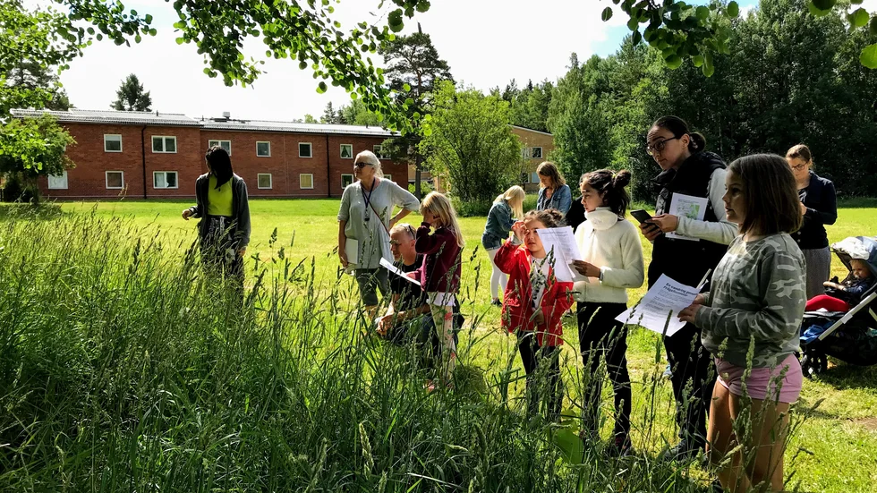 På onsdagar ordnar biblioteket guidade vandringar, men det går att gå vandringen när som helst. Det behövs en smartphone för att lyssna på scenerna vid varje portal. 