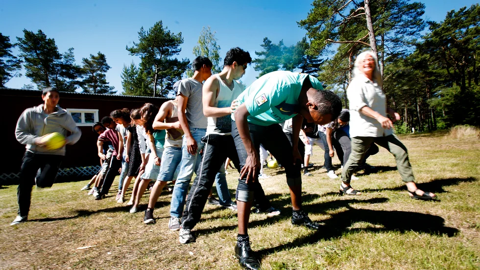 Vi som arbetat på kollo genom åren har många titlar och roller i samhället: lärare, socionomer, psykologer, läkare, ingenjörer, socialpedagoger och jurister. Men framförallt är vi trygga vuxna som brinner för alla barns framgång, framtidstro och välmående, skriver den tidigare kolloledaren Marcus Persson.
