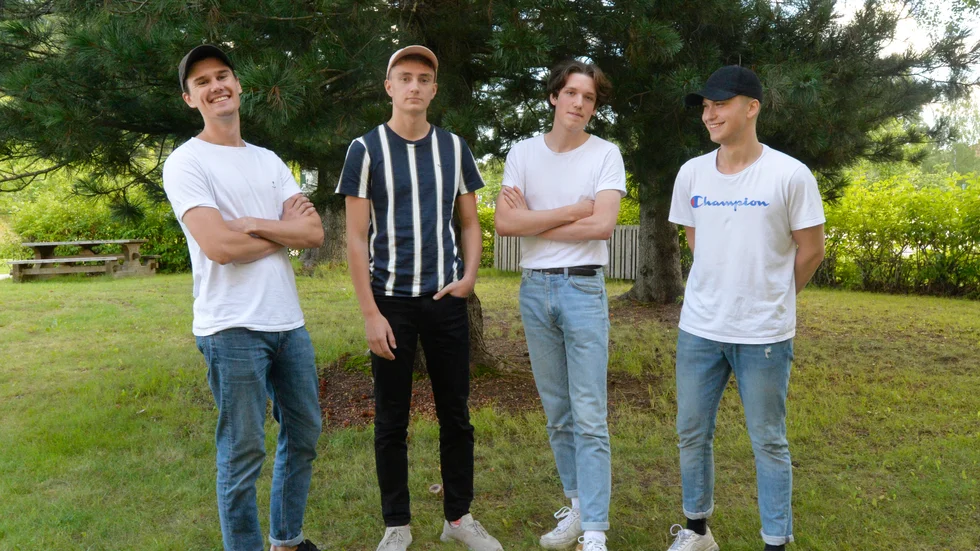 Noak Tjärnkvist, Samuel Rönnbäck, Jonas Bergdahl och David Wallgren bildar bandet Rum13.
