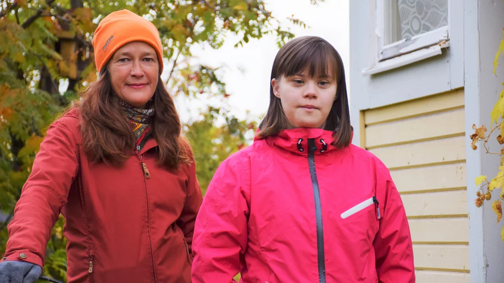 Lena och Anna Fjellström. Familjen har i många år försökt få tillbaka stödinsatserna som ingår i LSS. Det för att dottern Anna ska få leva som andra.