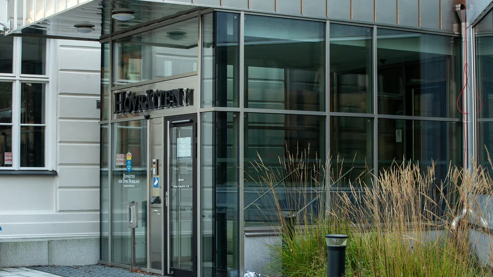 Hovrätten gör en annan bedömning än tingsrätten och dömer mannen i 25-årsåldern från Älvsbyn för grovt rattfylleri till ett års fängelse. (Arkivbild)