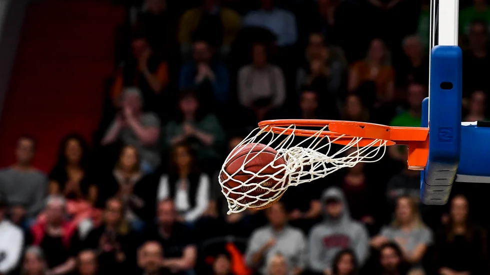 Två matcher i basketligans premiär är i fara på grund av smittspridning i Umeå och Nässjö. Arkivbild.