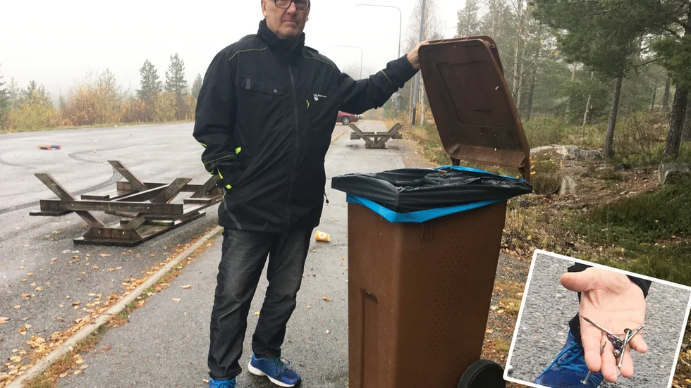 Soptunnan är tom – skräpet ligger på marken bredvid … Den lilla bilden visar spikar som strötts ut på marken på parkeringen. ”Frågan är varför folk gör såhär”, säger Sture Lindqvist. 