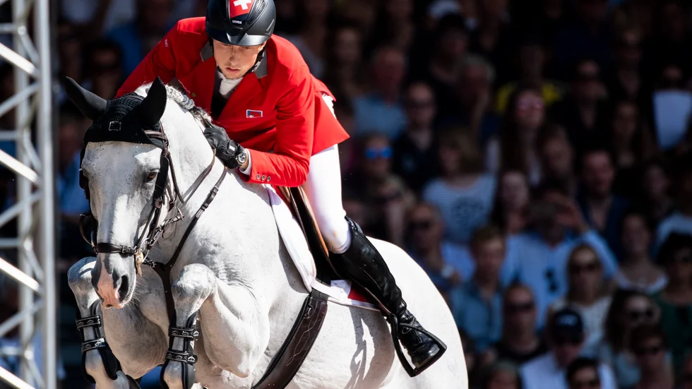Får schweizaren Martin Fuchs trots allt chansen att försvara förra årets EM-guld i hoppning under nästa år? Arkivbild.