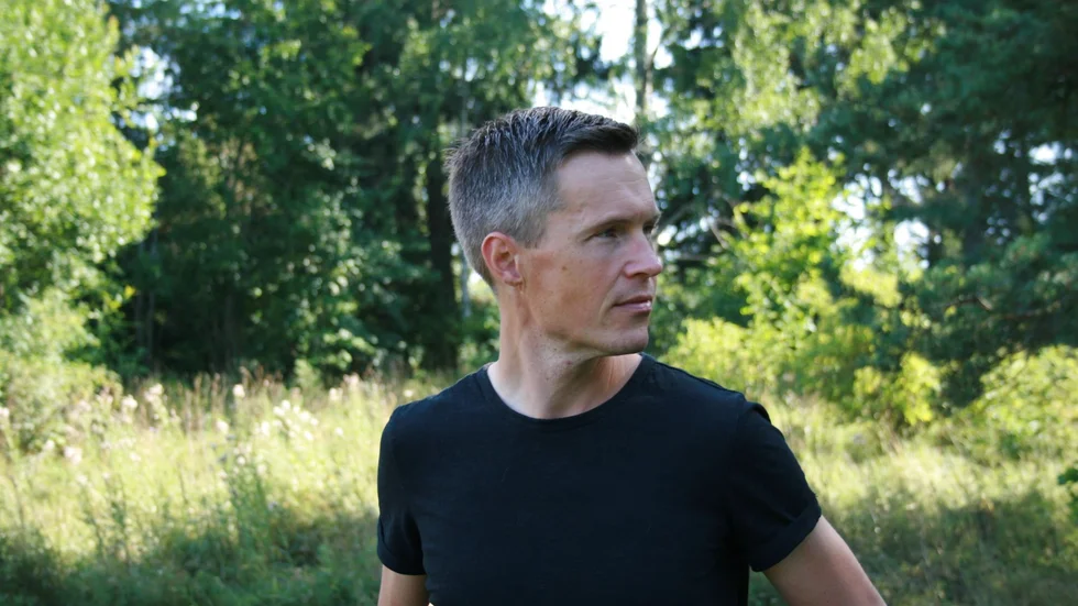 "Jag känner inte till någon öppet homosexuell professionell hockeyspelare. Nästa sportstjärna som kommer ut spelar förhoppningsvis i SHL eller NHL, för det behövs verkligen förebilder. Någon måste gå före", säger Peter Sundberg.