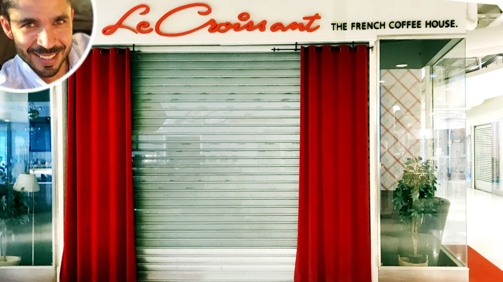 Caféet Le Croissant inne i köpcentret 21:an i centrala Eskilstuna håller stängt på grund av coronapandemin. "Vi har som ambition att öppna upp inom kort igen", säger kedjans vd David Mirzajani.