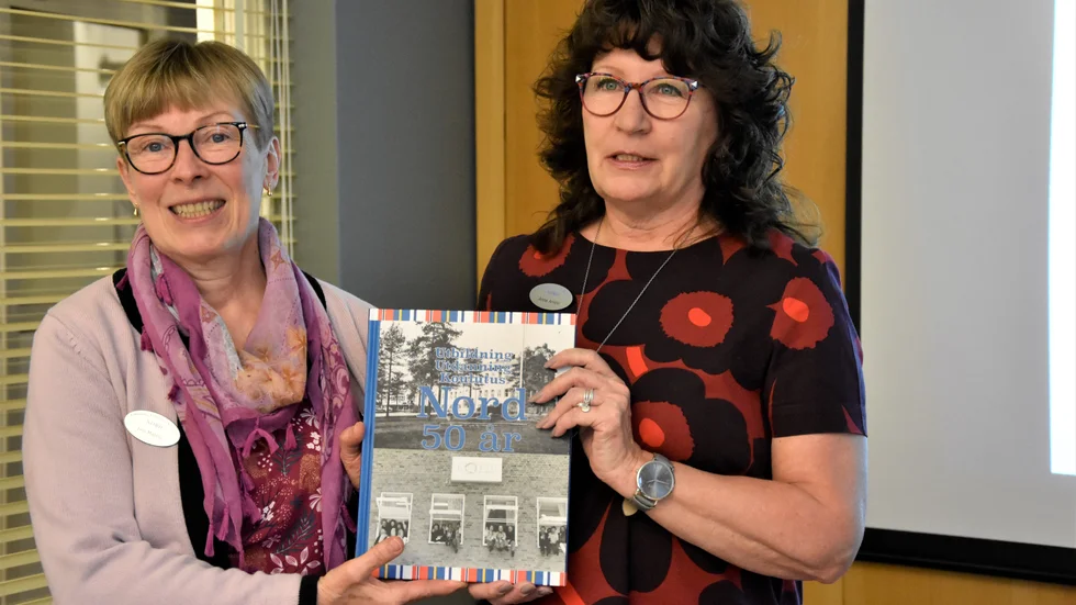 Iiris Matela och Anne Arrelo som arbetar på skolan har tillsammans komponerat ihop boken.