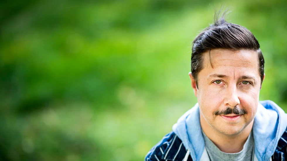 David Sundin är aktuell med "Boken som inte ville bli läst". "Det var en idé som helt plötsligt bara fanns, det säger pling och sedan kan man nästan se glödlampan ovanför ens huvud", säger han. Arkivbild.