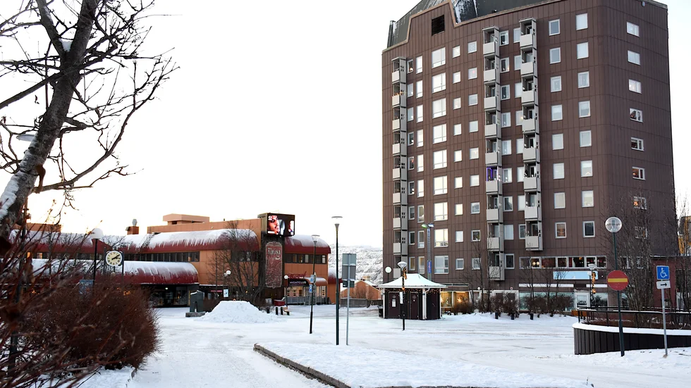Polisen och kommunen går t med en varning till vårdnadshavare för barn på högstadiet om att det råder mycket oro bland unga nu. De vill uppmärksamma föräldrar på det inför jullovet.