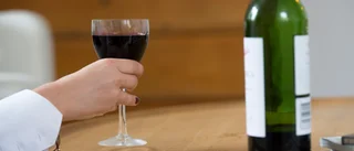 Ensam jul kan leda till mer alkohol
