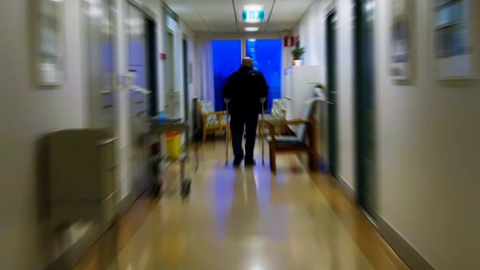 Skört läge inom både sjukvård och äldreomsorg. Arkivbild