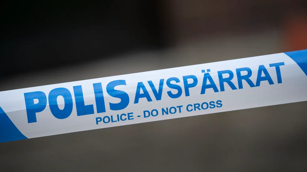 En man döms till fängelse i två år och tre månader sedan en sprängladdning hittats monterad i huvudhöjd innanför hans lägenhetsdörr. Arkivbild.