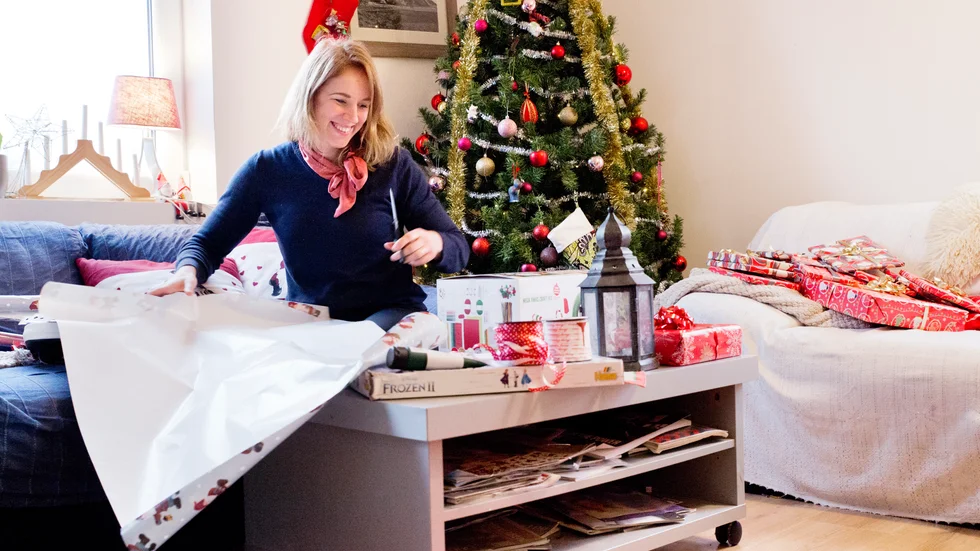 Gisela Wood är en av initiativtagarna till Julkassen och Nisseklappen. Det här är fjärde året som det delas ut mat och julklappar på Sudret.