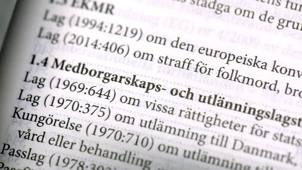 Ett allt vanligare grepp på senare år – från bägge blocken – är att ifrågasätta motståndarnas demokratiska pålitlighet.