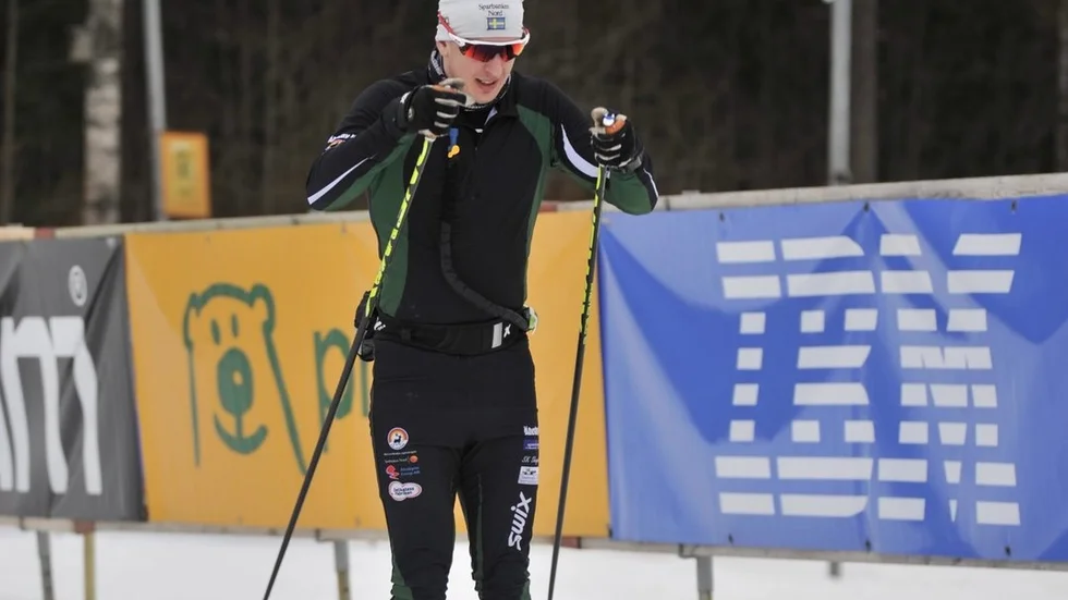 Linus Karlsson, Älvsby IF skidor, var först över mållinjen i Mora på lördagen. "Jag skulle inte kalla det en seger", säger han och skrattar.