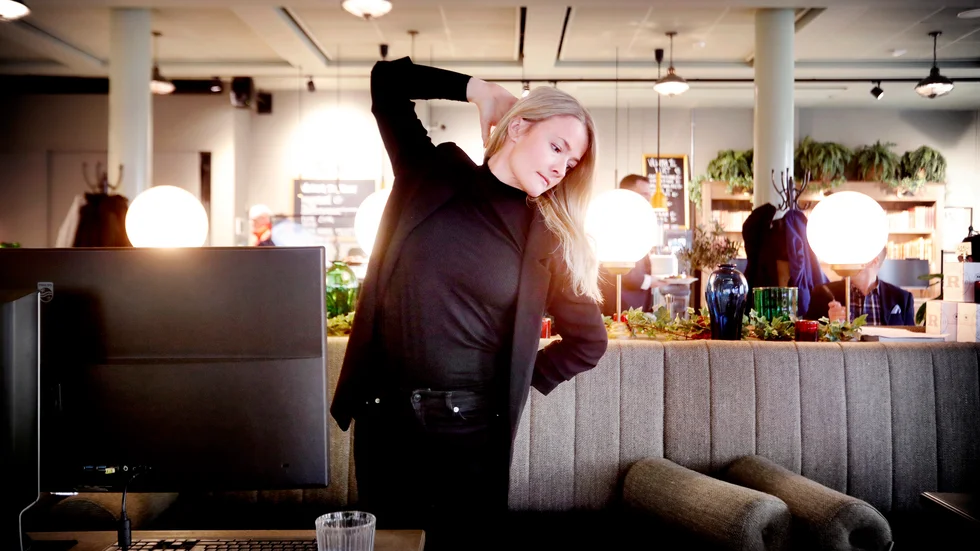 Enkla, moderna och inspirerande rörelsepass – med Office Workouts vill Malin Berg motverka stillasittande.  "Vi blir starkare och slipper få ont i rygg och nacke."