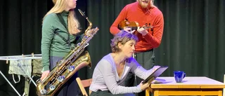 Folkmusikduo sätter guldkant på pjäs om klimatkrisen