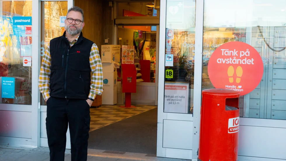 "Vi vill göra allt för att våra kunder ska känna sig så trygga det bara går i dessa tider", säger Daniel Stenvall, ICA Kvantum Piteå.
