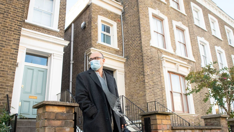 Dominic Cummings vid sin bostad i London på torsdagen.