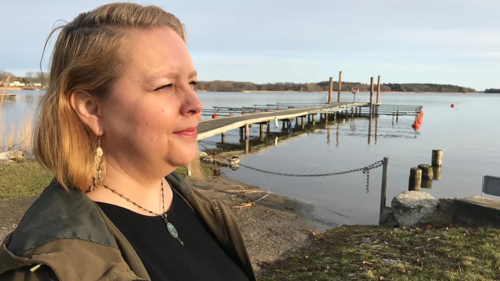 Kukkamariia Valtola Sjöberg var kommunalråd i Gnesta för Miljöpartiet 2010-2014. Nu släpper hon sin första bok med texter om jämställdhet och mänskliga rättigheter.