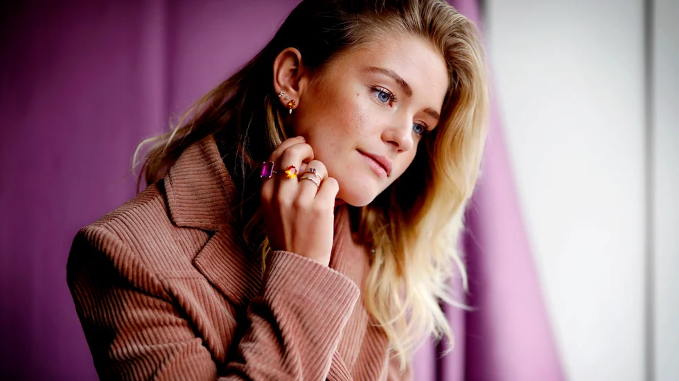 Alicia Agneson är aktuell i den nya Netflixserien "Clark", regisserad av Jonas Åkerlund, som nyligen bekräftats kommer till streamingsajten den 5 maj.