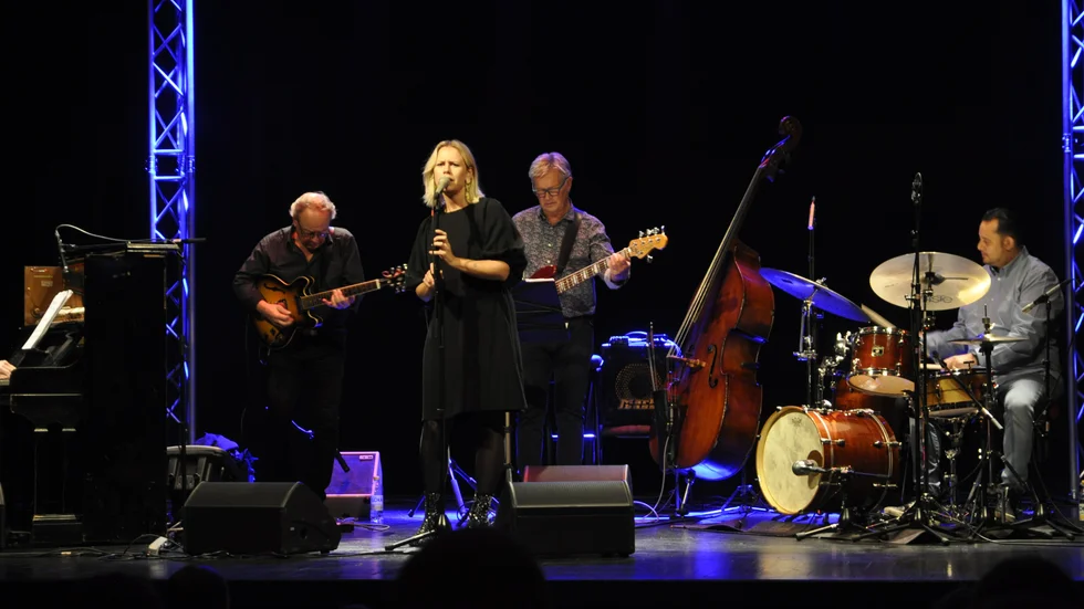 Under måndagskvällen bildades Nyköpings nya jazzförening. På invigningskonserten spelade "Hannah Svensson Group" på Nyköpings Teater. 