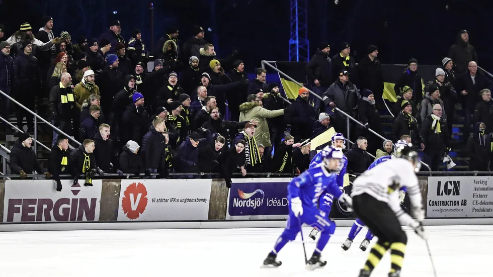 AIK med sin aura, kaxighet och sitt varumärke är det bästa som kan hända bandyn, menar krönikören Jens Bollius. En utmanare av det vanliga.