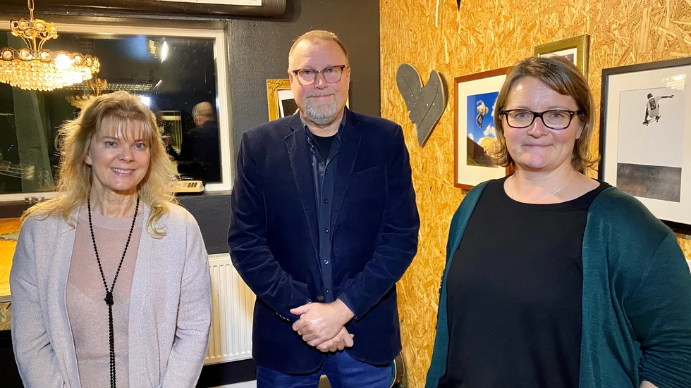 Pia Widlund har regisserat videon, Sven Bertilsson har skrivit och producerat musiken och Carina Wising författat texten till låten "Tjugotjugo (hålla ut och hålla i)".