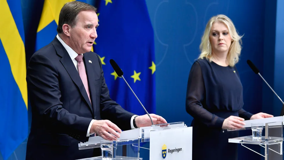 Om misslyckandena det gångna året är allas fel så är det ingens fel. Finns det en övergripande strategi för hanteringen av pandemin? Ser regeringen till att ta ansvar för de misslyckanden som har gjorts, i stället för att skylla ifrån sig? 