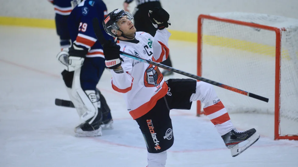 Logiskt att Christian Axelsson fastställde slutresultatet. Snacka om att NSK-kaptenen är härförare igen efter en tung inledning av hösten – kom in i säsongen direkt från rehabträning.