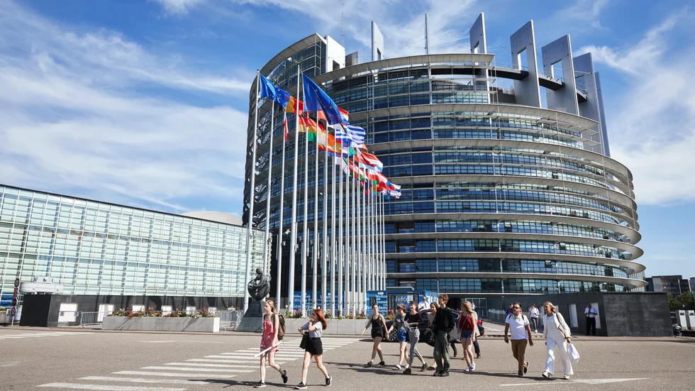 Beslutsfattare på EU-nivå förstår inte att det svenska sättet är nyckeln till hela Europas framtid, skriver bland andra regionrådet Richard Carstedt (S).