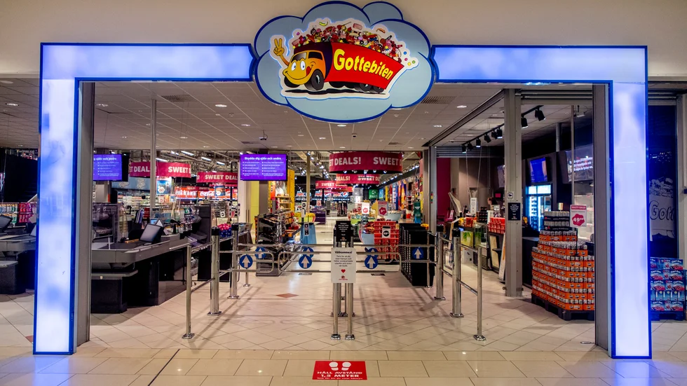 Ett öde Nordby shoppingcenter utanför Strömstad som i normala tider skulle vara fyllt av shoppingsugna norrmän. Men med covid och stängda gränser uteblir handeln.