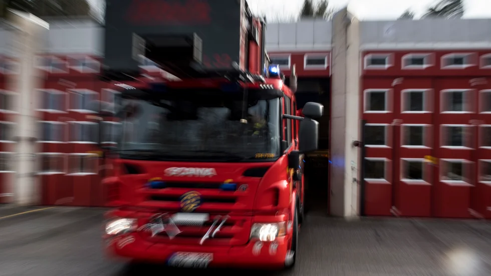 En kvinna i Köping har omkommit i en lägenhetsbrand. Arkivbild.