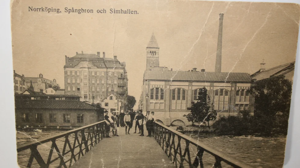 Spången och till höger gamla simhallen.