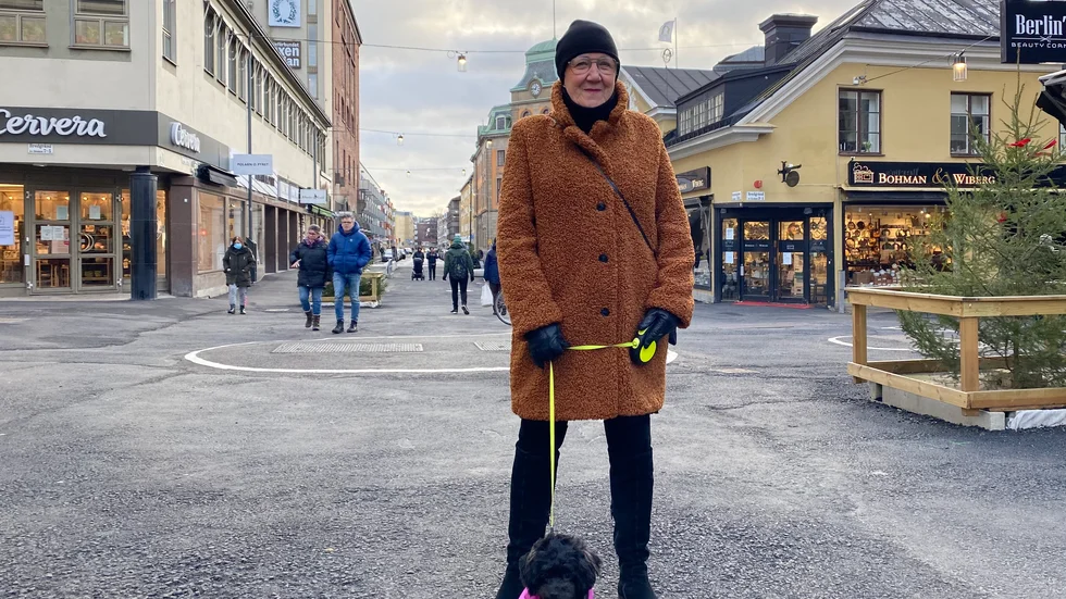 "Låter man bli att gå ut och shoppa så sparar man ju pengar", säger Sonja Ekström Boström.