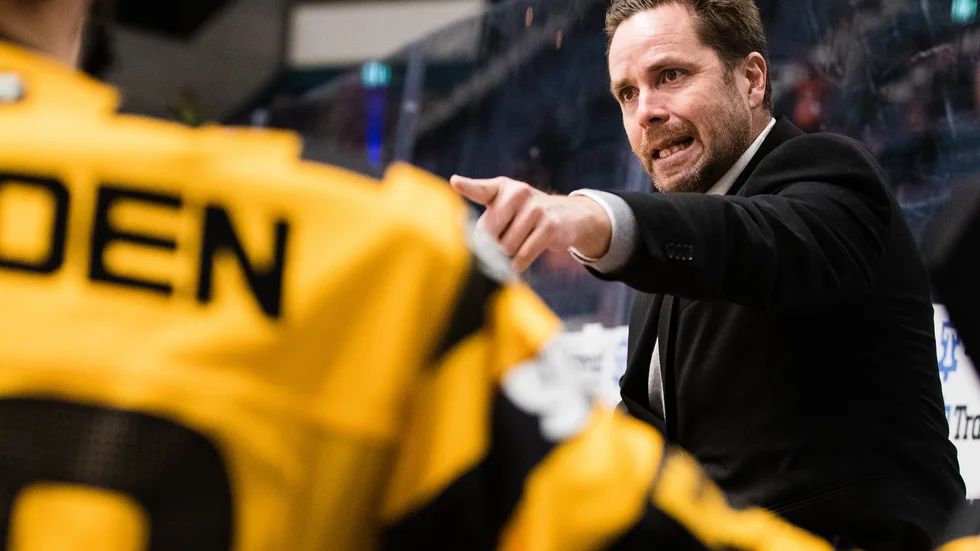 "Det håller inte för att vinna matcher över tid", säger Stefan Hedlund om dagens insats.