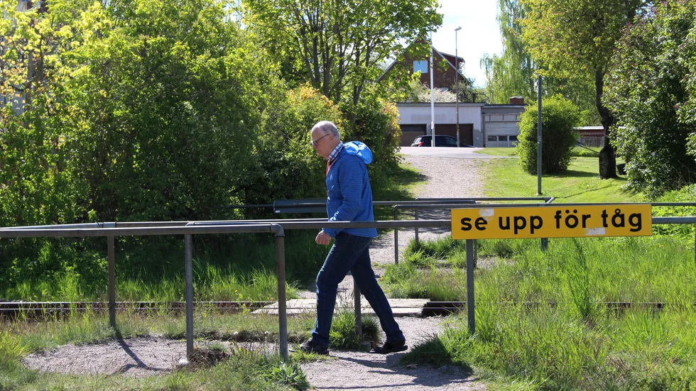 Politikern Claes Brandén (MP) är en av de personer som är kritisk till en ny skola på Hackel.