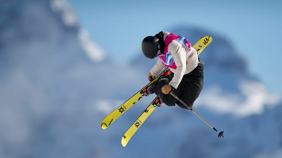 Det blir inget VM för freeskiingstjärnan Jennie-Lee Burmansson och de andra i freestyle och snowboard.