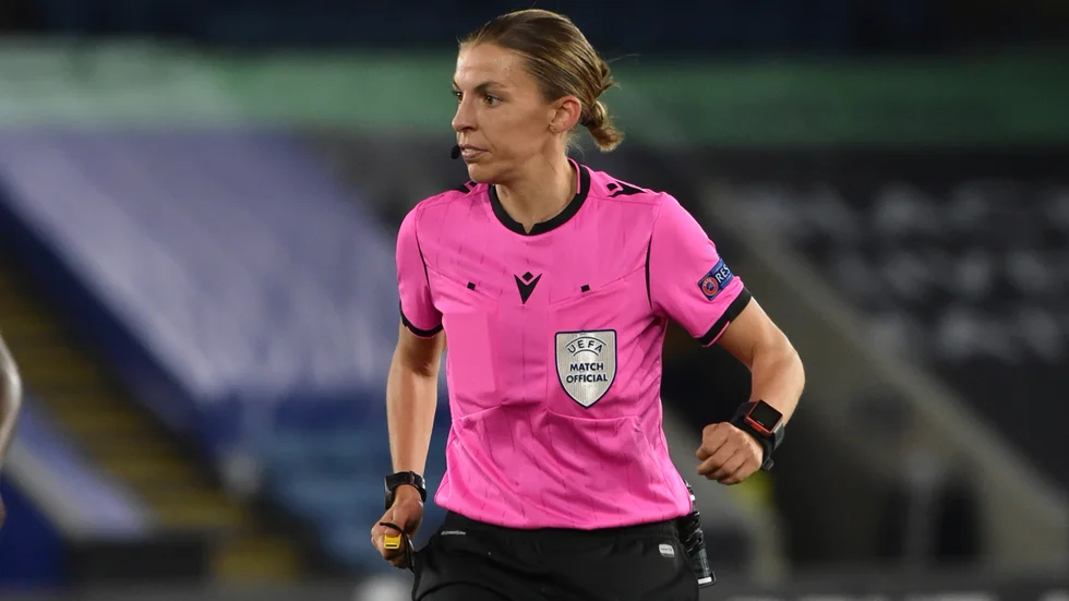 Stéphanie Frappart bli i dag historisk när dömer CL-matchen mellan Juventus och Dynamo Kiev. Arkivbild.