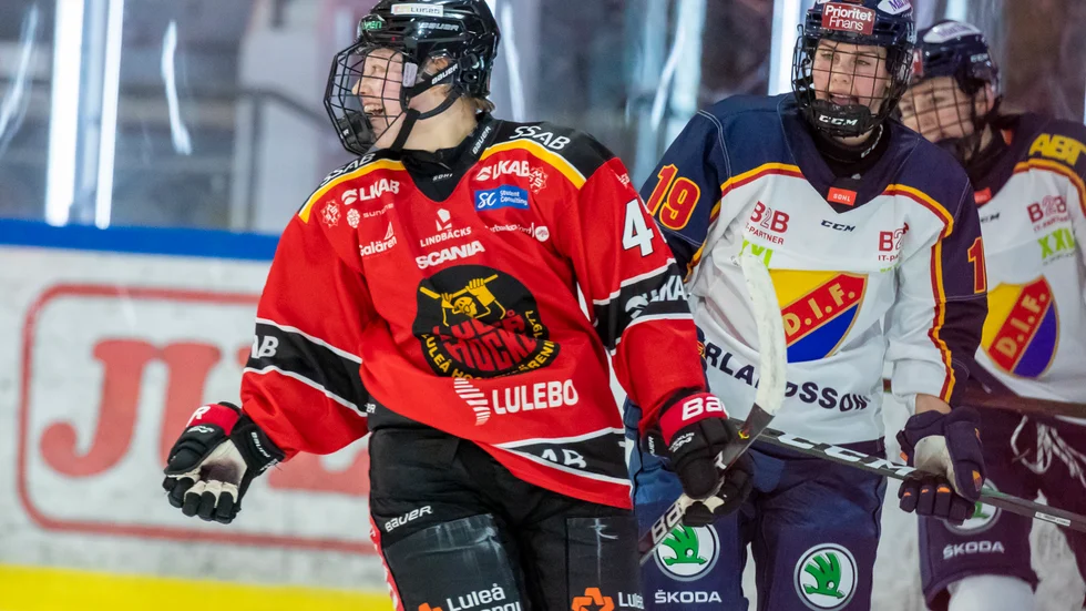 Luleå Hockey/MSSK-talangen Viivi Vainikka jublar efter segern mot Djurgården.