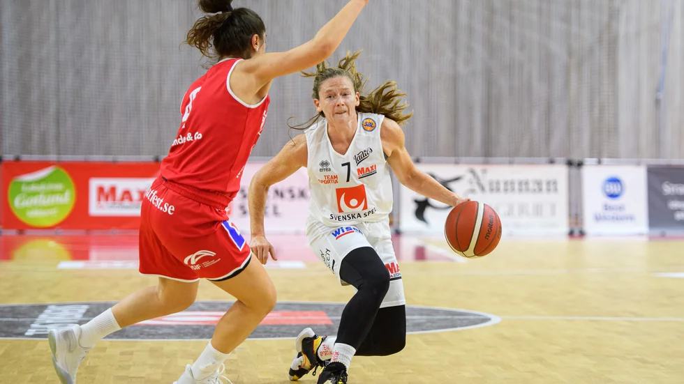 Jennifer Ashton var tillbaka från skada och gjorde 9 poäng, 2 assist och tog 7 returer.