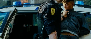 Testosteronfyllda poliser i förorten