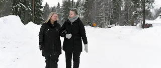 Hildas bröstcancer går inte att bota: "Först fick jag trösta alla omkring mig, sedan bröt jag ihop av det svåra beskedet"